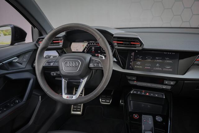 Audi RS3 Sportback 2.5 TFSI RS 3 quattro | MASSAGE | RS STOELEN | PANORAMADAK | CAMERA | CARBONSPOILER | SFEERVERLICHTING |
