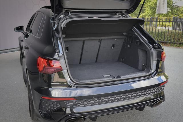 Audi RS3 Sportback 2.5 TFSI RS 3 quattro | MASSAGE | RS STOELEN | PANORAMADAK | CAMERA | CARBONSPOILER | SFEERVERLICHTING |