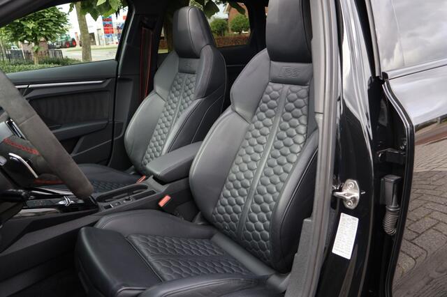 Audi RS3 Sportback (400PK) Keramisch/Pano/RS uitlaat/HUD/VOL opties!