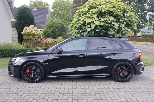 Audi RS3 Sportback (400PK) Keramisch/Pano/RS uitlaat/HUD/VOL opties!