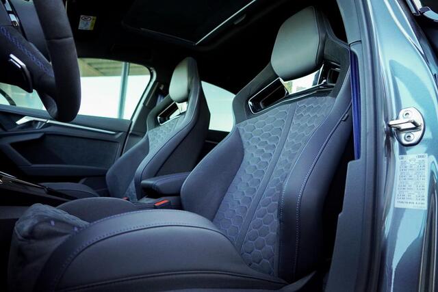 Audi RS3 A3 Limousine 2.5 TFSI quattro / 1 van 300 / Keramisch / Pano / Kuipstoelen / B&O