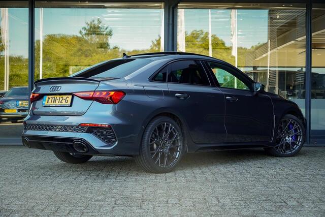 Audi RS3 A3 Limousine 2.5 TFSI quattro / 1 van 300 / Keramisch / Pano / Kuipstoelen / B&O