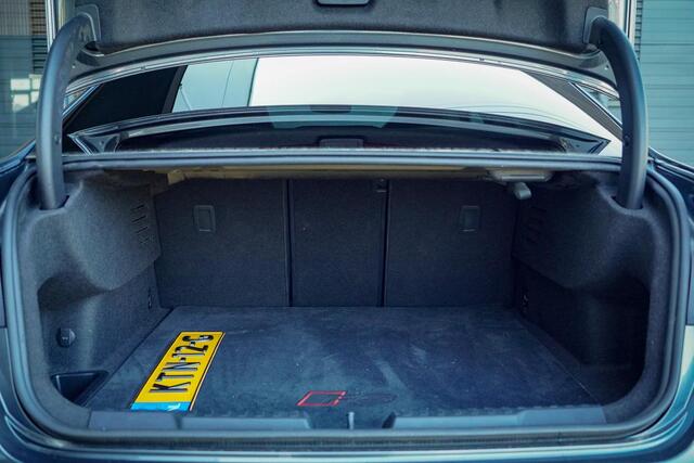 Audi RS3 A3 Limousine 2.5 TFSI quattro / 1 van 300 / Keramisch / Pano / Kuipstoelen / B&O