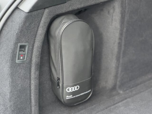 Audi RS4 Avant 2.9 TFSI quattro | Panorama | B&O | Carbon | Matrix | Trekhaak
