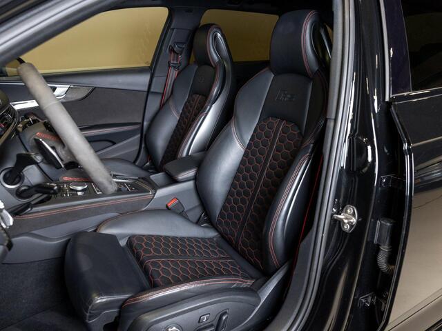 Audi RS4 A4 Avant 2.9 TFSI quattro / 450pk / Panorama dak / Head up display / Carbon /