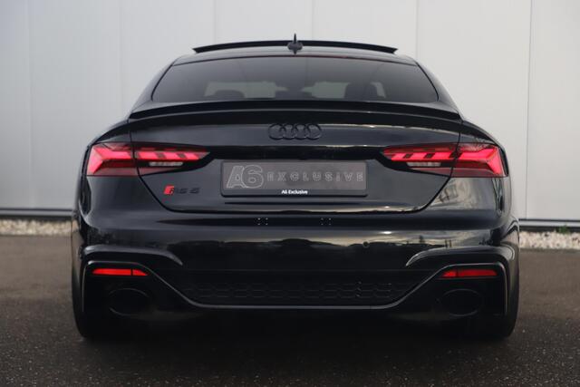 Audi RS5 Sportback 2.9 TFSI RS 5 Quattro 450PK Fabrieksgarantie Black Optic Virtual Cockpit Laser LED B&O HUD Panoramadak Nappa Leder Massage Carbon Inleg Alcantara Stuur 360 Camera Dealer Onderhouden 20 inch LMV Stuur & Stoelverwarming Dynamic Pack