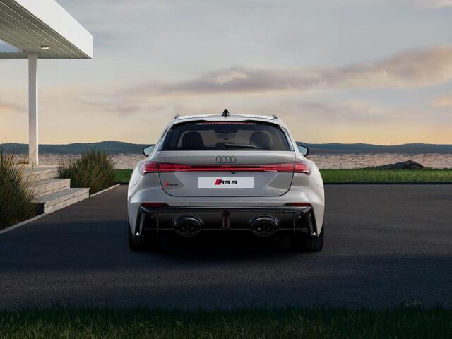 Audi RS5 Avant e-hybrid quattro 639PK | Audi Sportpakket | RS keramisch brons | HUD | Panoramadak | Plateaugrijs |