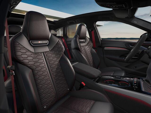Audi RS5 A5 Avant e-hybrid quattro | Audi Sportpakket | Panoramdak | Tech Pro | Sportstoelen Plus incl ventilatie | Bang & Olufsen | Head-up display | 360 camera |