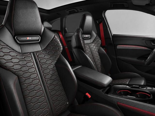 Audi RS5 Avant 2.9 TFSI quattro 639 PK · RS Keramisch rood · Audi Sportpakket · Carbon dakspoiler · Optiekpakket carbon