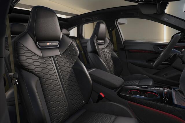 Audi RS5 Avant e-hybrid 470kW/640pk Aut8 Quattro Tech Pro SPORTPAKKET 285KM/H + PANORAMADAK + CARBON IN-/EXTERIEUR + B&O PREMIUM 3D + SPORTUITLAAT + HEAD-UP + STOELVENTILATIE&-MASSAGE + 360 CAMERA + STOELVERWARMING V&A + NEODYMIUMGOUD 21" LM-VELGEN