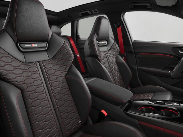 Audi RS5 Avant e-hybrid quattro 640 Pk | Keramische Remmen | Panoramadak | Carbon | B&O | Trekhaak | 21 Inch