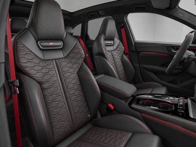 Audi RS5 A5 Avant e-hybrid quattro 640 Pk | Keramische Remmen | Carbon | Panoramadak | B&O | Trekhaak | 21 Inch