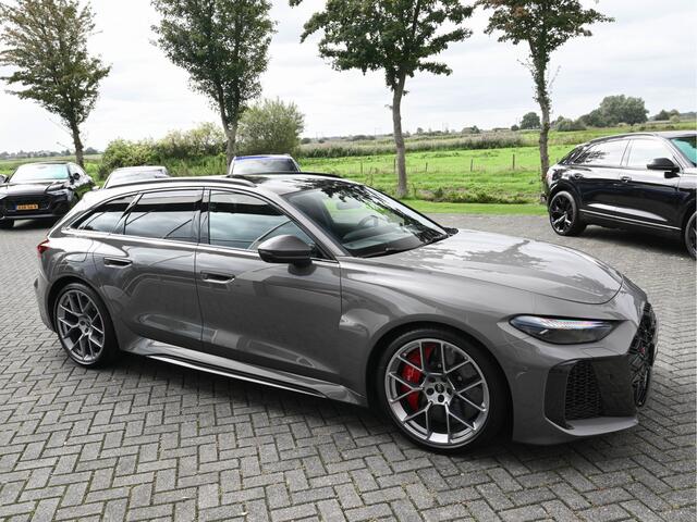 Audi RS5 Avant RS5 2.9TFSI V6 BiTurbo 639pk eHybrid Quattro VOL! Keramisch 3xCarbon Pano 285km/u TechPro B&O HUD M-Led