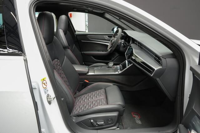 Audi RS6 Avant 4.0 600pk TFSI quattro |Suzuka Grau Audi Exclusive|dynamic plus|dynamic ride|keramisch|carbon exterieur|carbon interieur|B&O Advanced|memory|360 camera|matrix LED|blind spot|elek. achterklep|22" lichtmetalen velgen|