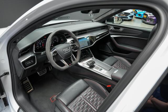 Audi RS6 Avant 4.0 600pk TFSI quattro |Suzuka Grau Audi Exclusive|dynamic plus|dynamic ride|keramisch|carbon exterieur|carbon interieur|B&O Advanced|memory|360 camera|matrix LED|blind spot|elek. achterklep|22" lichtmetalen velgen|