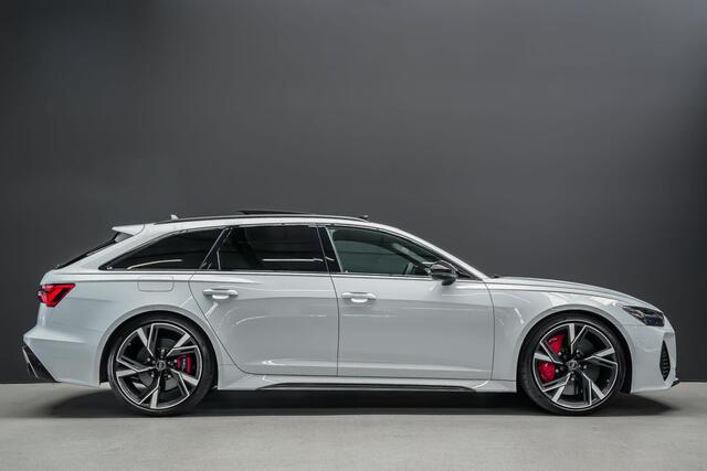 Audi RS6 Avant 4.0 600pk TFSI quattro |Suzuka Grau Audi Exclusive|dynamic plus|dynamic ride|keramisch|carbon exterieur|carbon interieur|B&O Advanced|memory|360 camera|matrix LED|blind spot|elek. achterklep|22" lichtmetalen velgen|