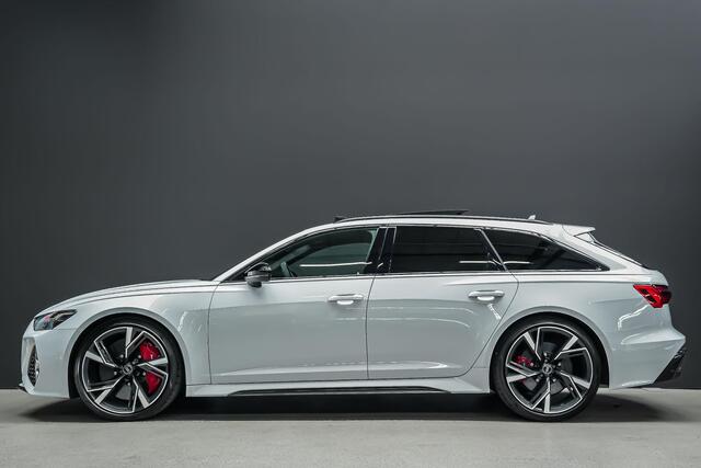 Audi RS6 Avant 4.0 600pk TFSI quattro |Suzuka Grau Audi Exclusive|dynamic plus|dynamic ride|keramisch|carbon exterieur|carbon interieur|B&O Advanced|memory|360 camera|matrix LED|blind spot|elek. achterklep|22" lichtmetalen velgen|