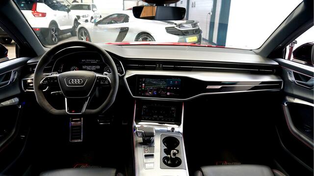 Audi RS6 Avant 4.0 TFSI 599kW/815pk Aut8 Quattro PANORAMADAK + SOFTCLOSE + HELIX HIGH END AUDIO + AKRAPOVIC + STANDKACHEL + 360 CAMERA + ADAPT.CRUISE + LANE ASSIST + MATRIX LED + STOELVERWARMING&-VENTILATIE + EVENTURI INLAAT + EL.TREKHAAK + 22" LM-VELGEN!!