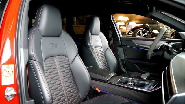 Audi RS6 Avant 4.0 TFSI 599kW/815pk Aut8 Quattro PANORAMADAK + SOFTCLOSE + HELIX HIGH END AUDIO + AKRAPOVIC + STANDKACHEL + 360 CAMERA + ADAPT.CRUISE + LANE ASSIST + MATRIX LED + STOELVERWARMING&-VENTILATIE + EVENTURI INLAAT + EL.TREKHAAK + 22" LM-VELGEN!!