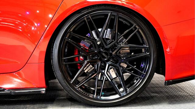 Audi RS6 Avant 4.0 TFSI 599kW/815pk Aut8 Quattro PANORAMADAK + SOFTCLOSE + HELIX HIGH END AUDIO + AKRAPOVIC + STANDKACHEL + 360 CAMERA + ADAPT.CRUISE + LANE ASSIST + MATRIX LED + STOELVERWARMING&-VENTILATIE + EVENTURI INLAAT + EL.TREKHAAK + 22" LM-VELGEN!!