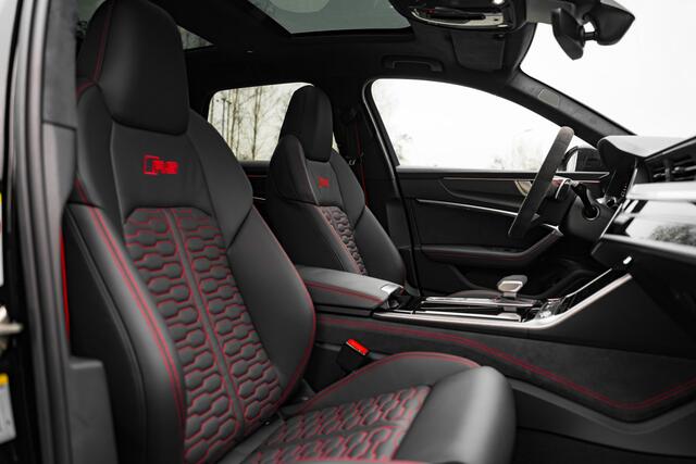 Audi RS6 Avant 4.0 TFSI 600pk quattro | Audi Exclusive | Dynamic plus | Keramische remmen | Design pakket rood | Alcantara hemel | Panorama dak | Assistentiepakket plus | B&O | Carbon interieur | HD Matrix Laser LED | Uitgebreid leder pakket | Servosluiting | Memo