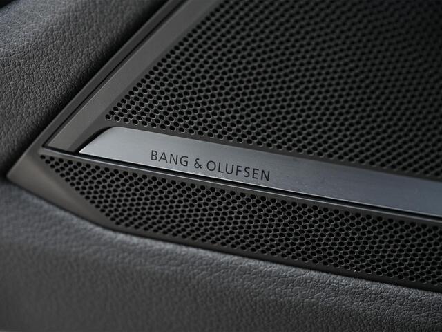 Audi RS6 A6 Avant TFSI quattro | Panoramadak | Achterasbesturing | 360 Camera | HUD | B&O | Carbon Inleg | Sportdifferentieel | Stoelverwarming + Ventilatie | Luchtvering | Soft Close | Stuurverwarming |