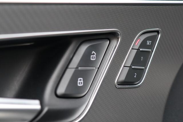 Audi RSQ8 4.0 TFSI quattro, Keramisch, Pano, Dealer onderhouden