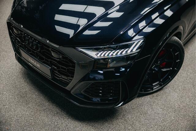Audi RSQ8 4.0 TFSI quattro | B/O 3D | Carbon interieur en exterieur | Vossen | Rode Stiksels | Trekhaak |