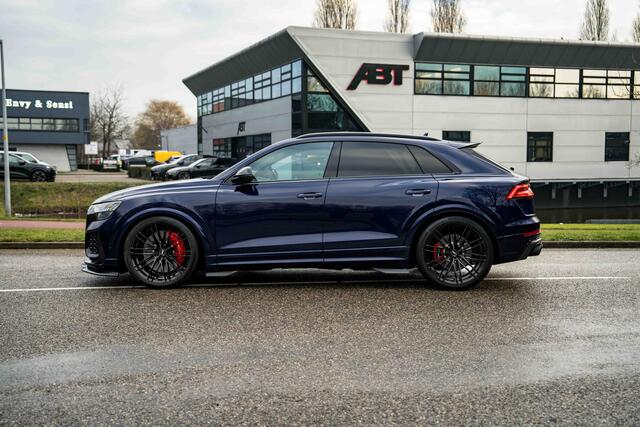Audi RSQ8 ABT RSQ8-S 700PK | ABT HR23 Glossy Black | Dynamic plus | Carbon exterieur | Designo Mystic blauw (Audi Exclusive) | Keramische remmen | Panorama dak | alcantara hemel | RS Design pakket rood Assistentie pakket plus | Uitgebreid leder pakket | Head-up | M