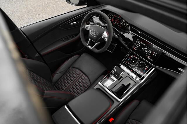 Audi RSQ8 ABT RSQ8-S 700PK | ABT HR23 Glossy Black | Dynamic plus | Carbon exterieur | Designo Mystic blauw (Audi Exclusive) | Keramische remmen | Panorama dak | alcantara hemel | RS Design pakket rood Assistentie pakket plus | Uitgebreid leder pakket | Head-up | M