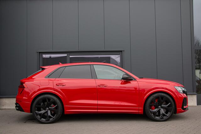 Audi RSQ8 4.0 TFSI 600PK | Keramische | Nachtzicht | B&O+ | 360 Cam | Lane & Side Assist | Pano | 23" | E.TH 3500kg | Achterasbesturing | Keyless | Head Up | Lederpack | Black Pack | Massage + Ventilatie | RS Dynamic + | Ventilatie | Apple & Android Carplay | Alcan