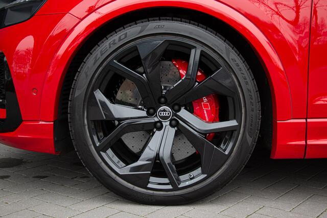 Audi RSQ8 4.0 TFSI 600PK | Keramische | Nachtzicht | B&O+ | 360 Cam | Lane & Side Assist | Pano | 23" | E.TH 3500kg | Achterasbesturing | Keyless | Head Up | Lederpack | Black Pack | Massage + Ventilatie | RS Dynamic + | Ventilatie | Apple & Android Carplay | Alcan