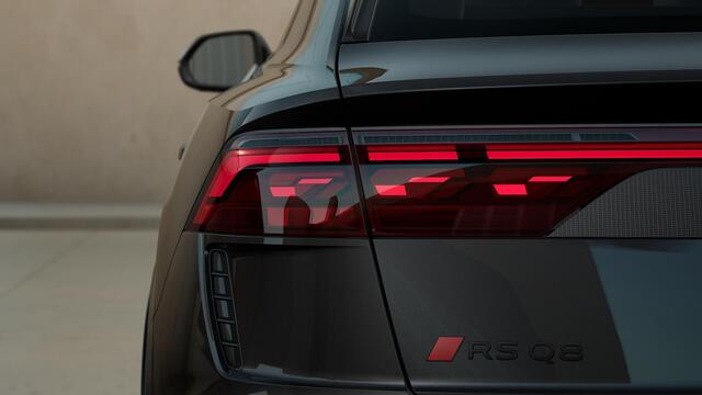 Audi RSQ8 4.0 TFSI 640PK quattro Performance | Panoramdak | Carbon-Pack | Nachtzicht | Keramisch | Servo | Head-Up | Standkachel | 23-Inch | Alcantara-Hemel | B&O-Advanced | Ventilatie-Massage | Trekhaak | 305km/h |