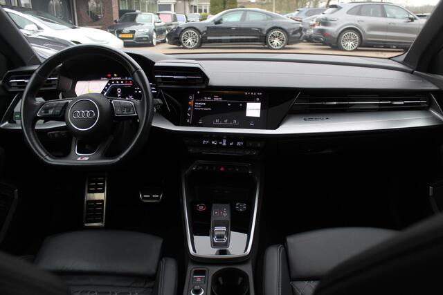 Audi S3 Limousine 2.0 TFSI quattro Edition One / Panoramadak / Camera / RS Seats / B&O / 19'' / Matrix LED / Navigatie / Dodehoek / ACC / Stoelverwarming / DAB
