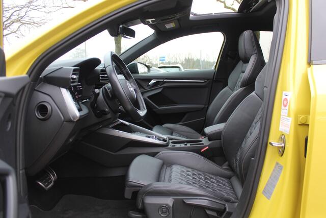 Audi S3 Limousine 2.0 TFSI quattro Edition One / Panoramadak / Camera / RS Seats / B&O / 19'' / Matrix LED / Navigatie / Dodehoek / ACC / Stoelverwarming / DAB