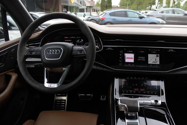 Audi SQ7 4.0 TFSI quattro 7p / Audi Exclusive / Trekhaak / Panoramadak / 360Camera / Head-up / B&O High End / Softclose / Matrix LED / Luchtvering / 22'' / RS Seats / Keyless / Standkachel / Side+Lane Assist / DAB / ACC