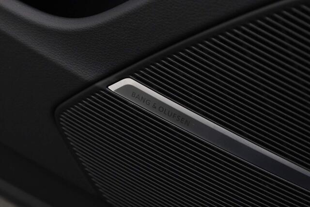 Audi SQ8 4.0 TFSI 507 pk Quattro | Vierwielbesturing | Pano | Soft-Close | HD Matrix | B&O | Geheugenstoelen | Valcona leder | HUD | 360 Camera