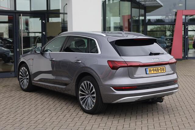 Audi e-tron e-tron 50 quattro Launch edition plus 71 kWh 313PK / 230kW, Panoramadak, 20" LMV, trekhaak, zwart lederen bekleding, luchtvering, elektrische stoelverstelling met geheugen, elektrische achterklep, NL auto dealeronderhouden, privacy glas, LED verlichting, 
