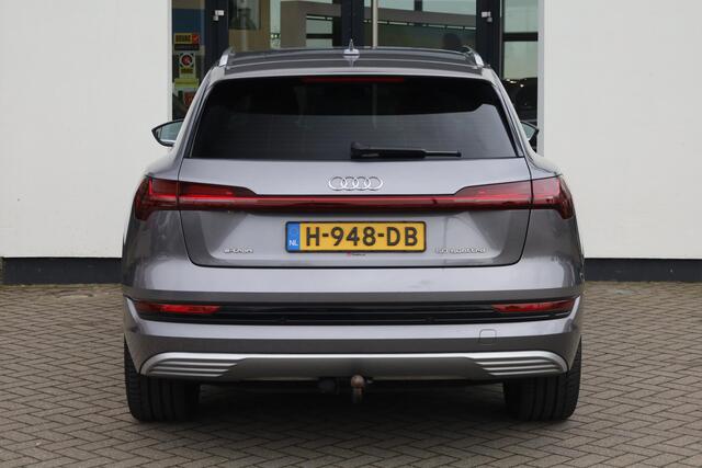 Audi e-tron e-tron 50 quattro Launch edition plus 71 kWh 313PK / 230kW, Panoramadak, 20" LMV, trekhaak, zwart lederen bekleding, luchtvering, elektrische stoelverstelling met geheugen, elektrische achterklep, NL auto dealeronderhouden, privacy glas, LED verlichting, 