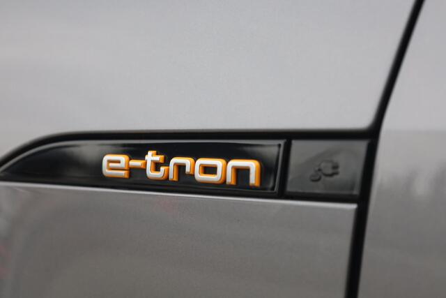 Audi e-tron e-tron 50 quattro Launch edition plus 71 kWh 313PK / 230kW, Panoramadak, 20" LMV, trekhaak, zwart lederen bekleding, luchtvering, elektrische stoelverstelling met geheugen, elektrische achterklep, NL auto dealeronderhouden, privacy glas, LED verlichting, 