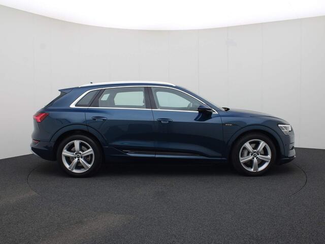 Audi e-tron 55 quattro Advanced 300kW/408PK 95 kWh · Drive select · Luchtvering · Parkeersensoren + camera