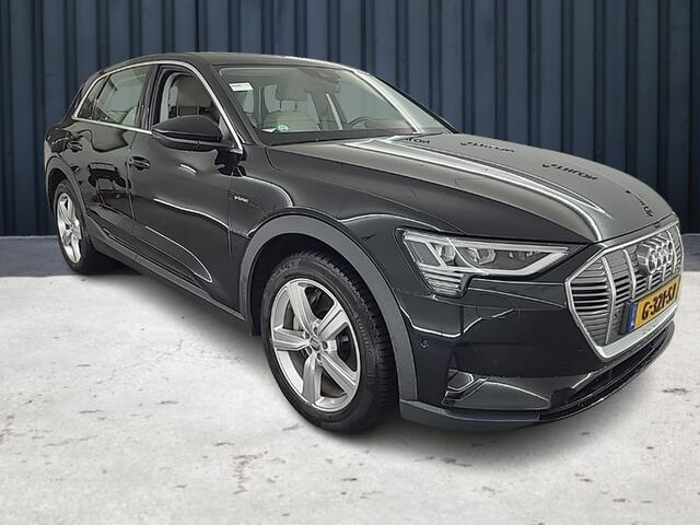 Audi e-tron e-tron 55 quattro 95 kWh (361 PK) 1e-Eig. Audi-Dealer-Onderh. BOVAG-Garantie. NL-Auto. Leer, Panoramadak, Trekhaak, Navigatie, Cruisecontrol, Keyless-Entry/Start, Parkeersensoren-V+A, Bluetooth, Luchtvering, DAB, Elek.-Achter Licht-Zicht-Pakket, Lm-Velgen
