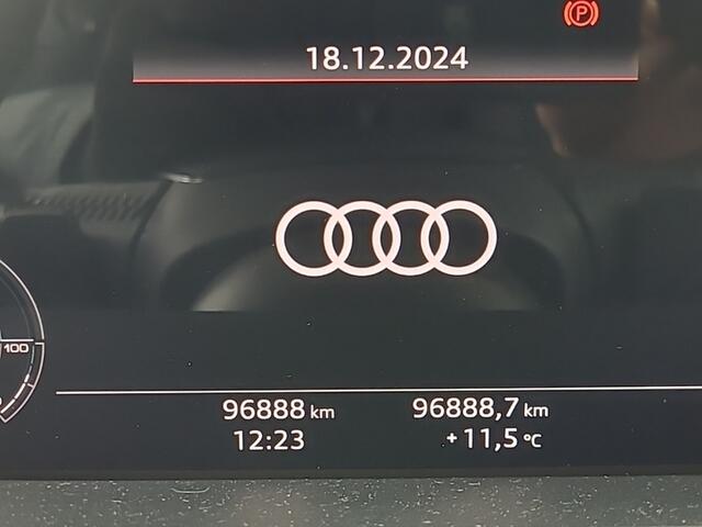 Audi e-tron e-tron 55 quattro 95 kWh (361 PK) 1e-Eig. Audi-Dealer-Onderh. BOVAG-Garantie. NL-Auto. Leer, Panoramadak, Trekhaak, Navigatie, Cruisecontrol, Keyless-Entry/Start, Parkeersensoren-V+A, Bluetooth, Luchtvering, DAB, Elek.-Achter Licht-Zicht-Pakket, Lm-Velgen