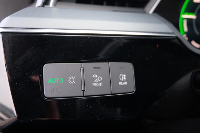 Audi e-tron e-tron 55 quattro 408 PK advanced 95 kWh AUTOMAAT / NAVI / CLIMA / CRUISE / FULL LED / PDC / LMV / LICHT & REGEN SENSOR