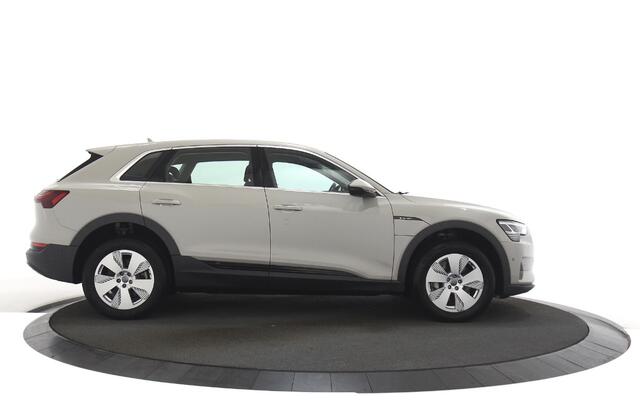 Audi e-tron e-tron 55 quattro 95 kWh Navigatie / Luchtvering / parkeerhulp v+a