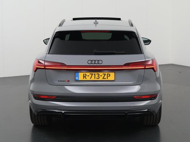 Audi e-tron S quattro 95 kWh | Luchtvering | Adaptieve Cruise Control | Lederen Interieur | Matrix LED | Panoramadak | Ele.verstelbare zetels + geheugen | Live CockPit | Camera | B&o Audio | 21" lichtmetalen velgen | HUD |