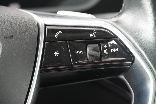 Audi e-tron BWJ 2019 e-tron 50 quattro 313 PK Launch edition plus 71 kWh AUTOMAAT / TREKHAAK / FULL LED / STOELVERW. / SCHUIF PANODAK / LEDER / ELEKTR STOELEN / NAVI / CLIMA / CRUISE / PDC / LMV