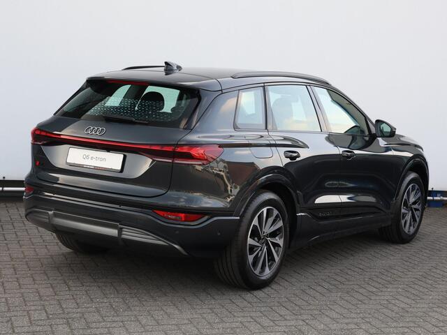 Audi e-tron Q6 Advanced edition performance 100 kWh | Voordeel is ¤ 5.183,- | Sportstoelen | Tech plus pakket | 19" Lichtmetalen velgen | Bumpoers in carrosseriekleur | Uit voorraad leverbaar |