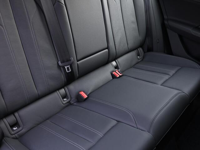 Audi e-tron Q6 Advanced edition performance 100 kWh | Voordeel is ¤ 5.183,- | Sportstoelen | Tech plus pakket | 19" Lichtmetalen velgen | Bumpoers in carrosseriekleur | Uit voorraad leverbaar |