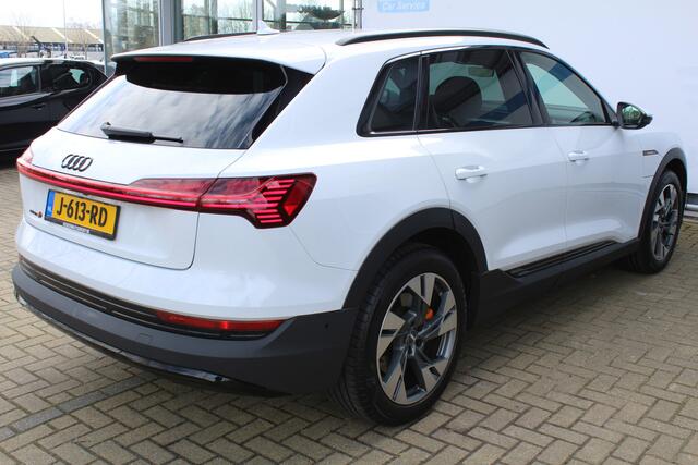 Audi e-tron 50 quattro edition 71 kWh | Incl. 12 maanden Garantie | Achteruitrijcamera | Luchtvering | Adaptive cruise controle | Stoelverwarming | Climate contorle | Navigatie | Elektrische kofferklep | Half Leder/Alcantara | Standkachel | Apple CarPlay/Android Auto